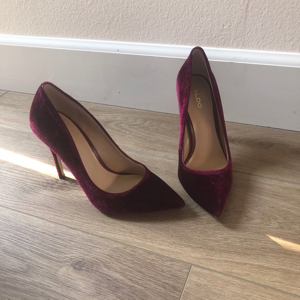 Wine color velvet Aldo pumps